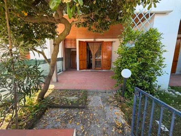 Casa trilocale in vendita in Viale A Manzoni, Lido degli Estensi, Comacchio