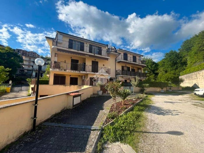 Appartamento trilocale in vendita in VIA RUFINELLI, Centro, Agosta