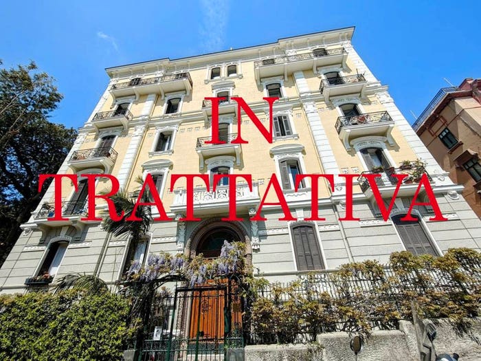Appartamento con 5 locali in vendita in Via Gioacchino Toma, Vomero, Napoli