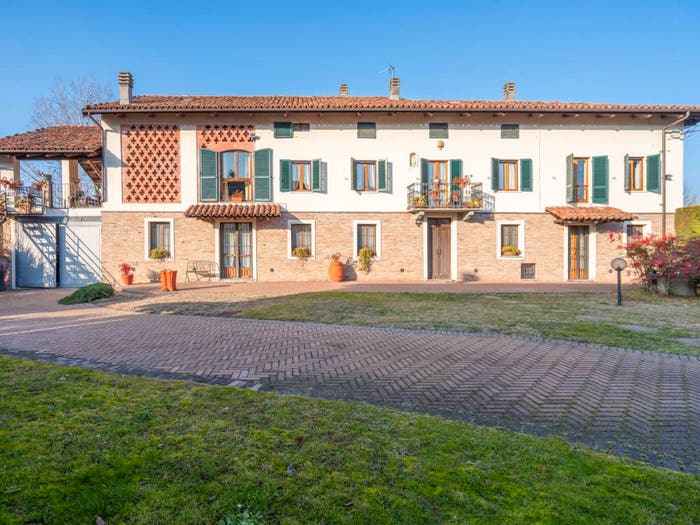 Casa con 6 locali in vendita in Via Roeto, Roeto, Mombercelli