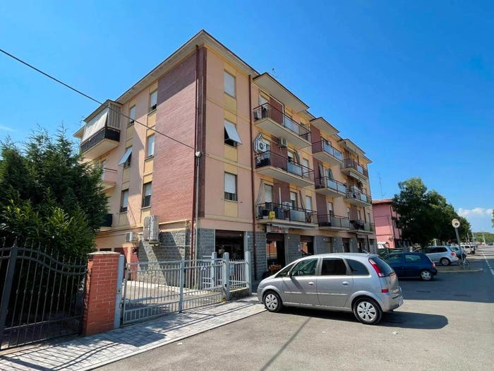 Appartamento quadrilocale in vendita in Viale del Mercato, Sacca Stazione, Modena