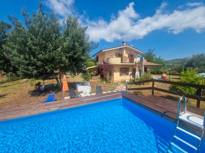 Casa con 6 locali in vendita in Contrada Calvi, Itri