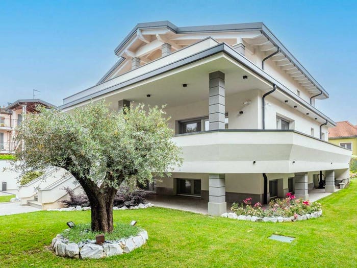 Casa con 6 locali in vendita in Via Giannetto Mattei, Centro, Arese