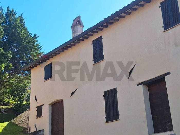 Casa quadrilocale in vendita in Ponte Santa Lucia Colfiorito Annifo, Foligno