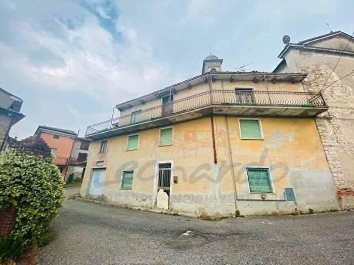 Casa quadrilocale in vendita in Via Principale, Ziano Piacentino