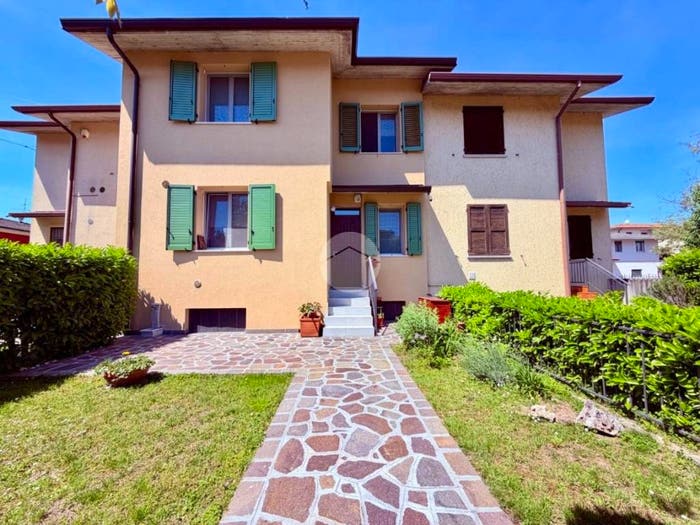 Casa quadrilocale in vendita in Via C Battisti, Flero