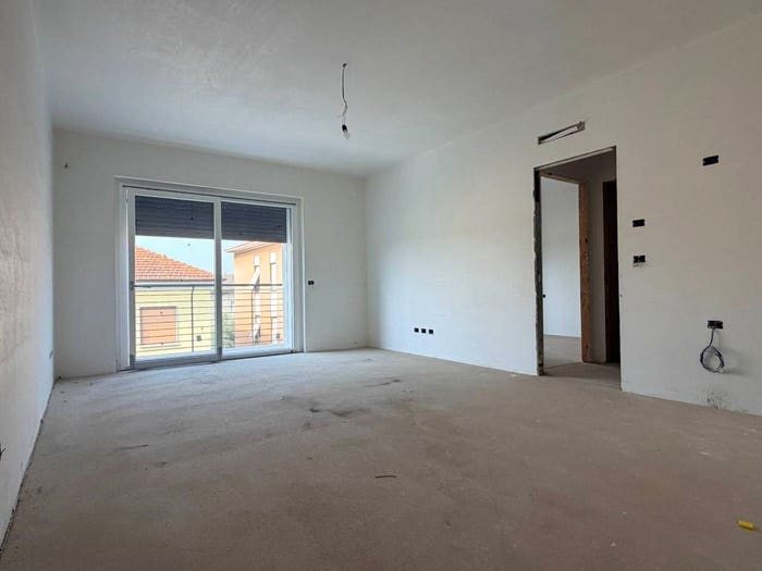 Appartamento trilocale in vendita in Viale Italia, Vighizzolo Cascina Varenna, Cantù