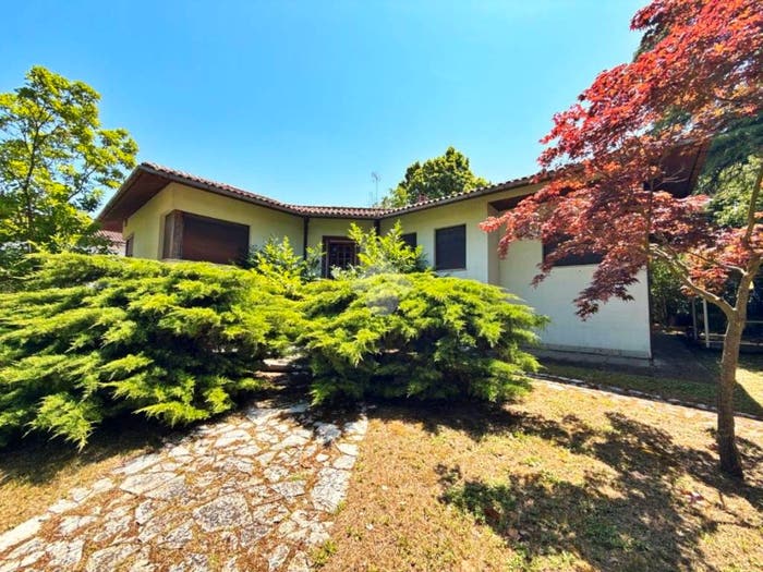 Casa con 6 locali in vendita in Via Risara, Montelabbate