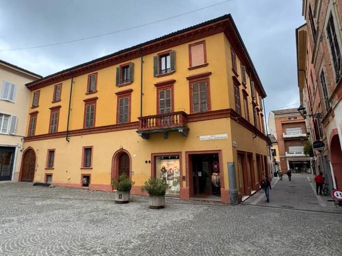 Appartamento con 6 locali in vendita in Piazza Fratelli Molinari, Centro, Fiorenzuola d'Arda