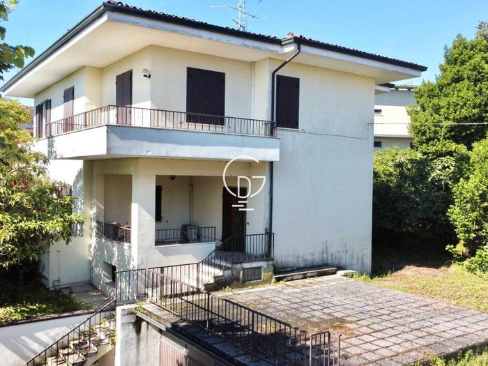 Casa con 6 locali in vendita in Piazza Giuseppe Garibaldi, Centro Storico, Desenzano del Garda