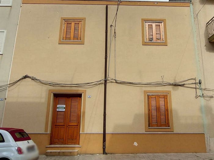 Casa con 6 locali in vendita in VIA NAPOLI, Partanna