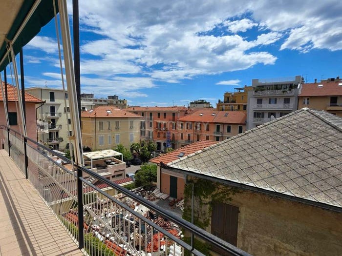 Appartamento trilocale in vendita in Via Dante, Centro, Alassio