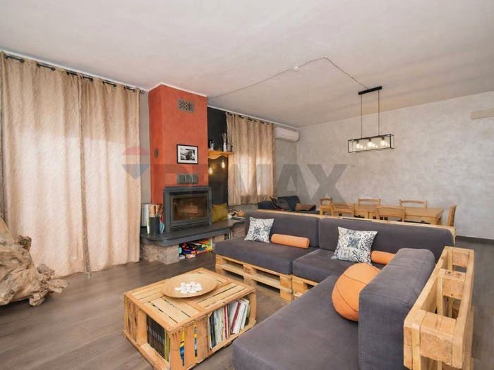 Appartamento con 6 locali in vendita in Via Luigi Orlando, Centro, Giarre