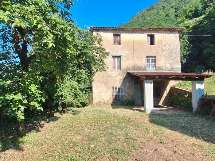 Casa con 6 locali in vendita in Borgo a Mozzano