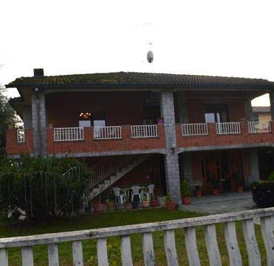 Casa con 6 locali in vendita in Sale