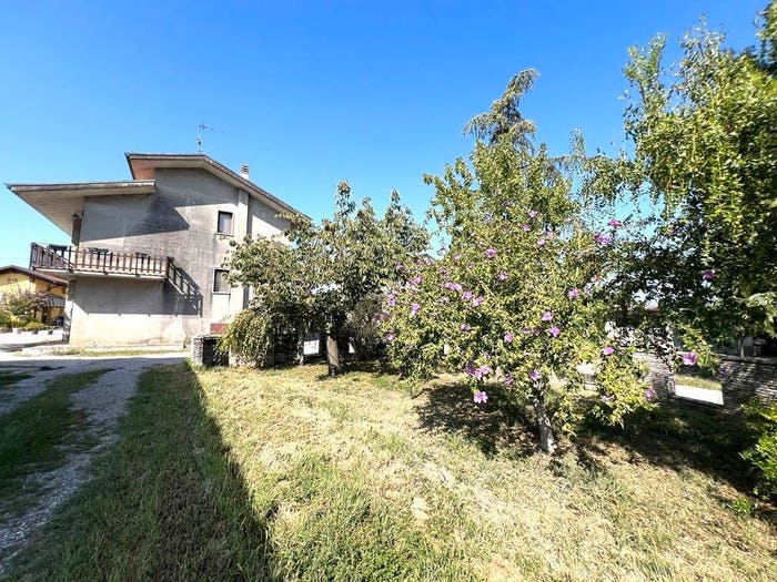 Casa con 6 locali in vendita in Villimpenta