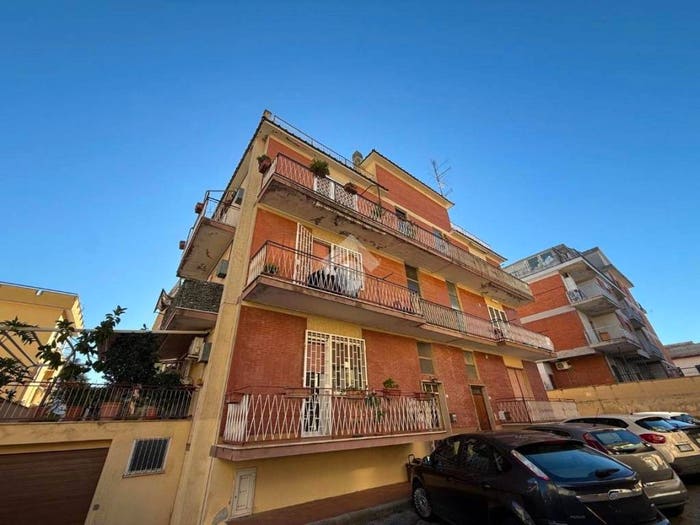 Appartamento trilocale in vendita in Via Vannucci, Semicentro, Aprilia