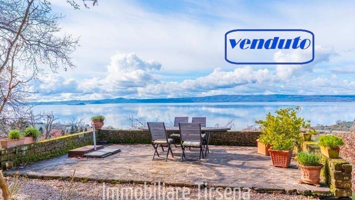 Casa con 5 locali in vendita in Bolsena