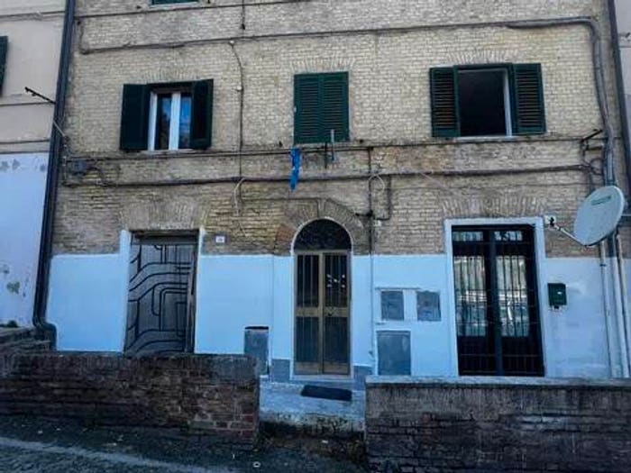 Appartamento trilocale in vendita in Via Luigi Paolucci, Valle Miano, Ancona