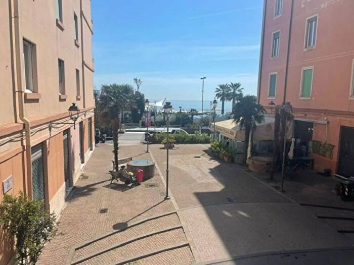 Appartamento con 5 locali in vendita in Via Matteo Repetto, Albissola Marina