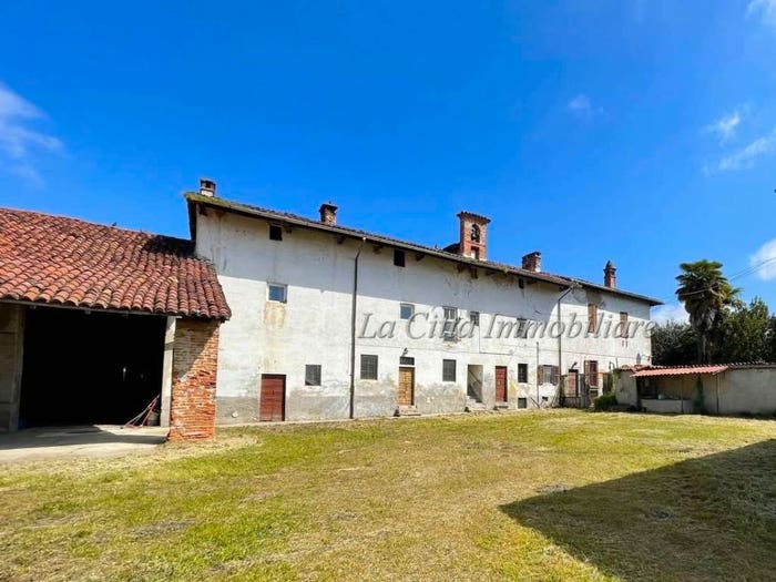 Casa con 6 locali in vendita in Via Vignale, Veveri, Novara