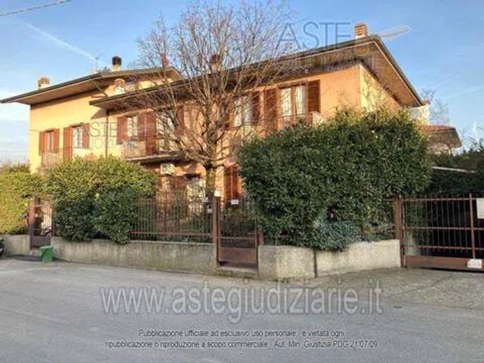 Casa con 6 locali in vendita in Via Alcide De Gasperi, Seriate