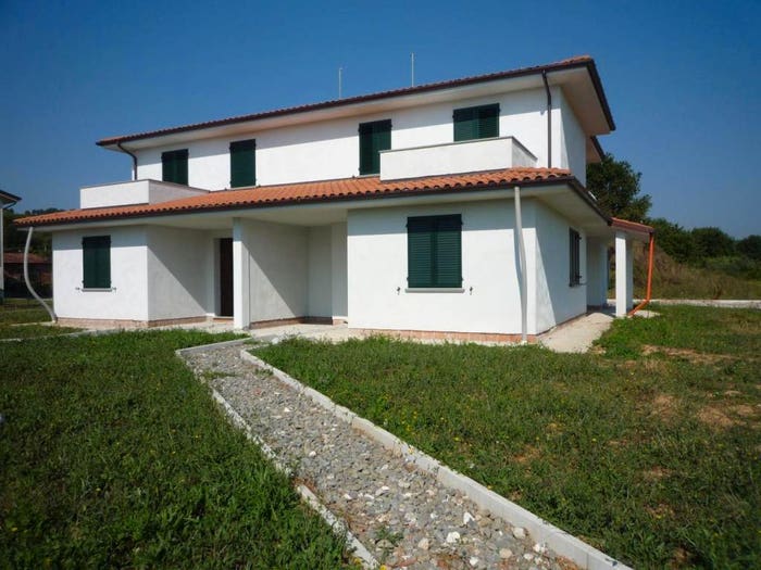Casa con 6 locali in vendita in Via Forrone, San Salvatore, Montecarlo