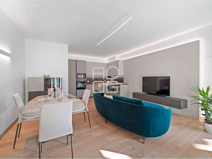 Appartamento trilocale in vendita in Piazza Malvezzi, Centro Storico, Desenzano del Garda