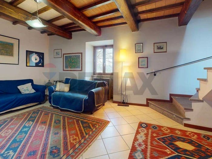 Casa con 6 locali in vendita in Frazione Cellerano, Cellerano, Nocera Umbra