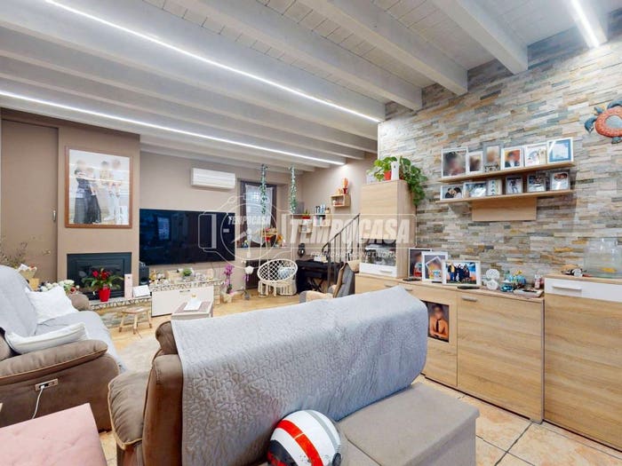 Appartamento trilocale in vendita in Via GARIBALDI, Centro, Misinto