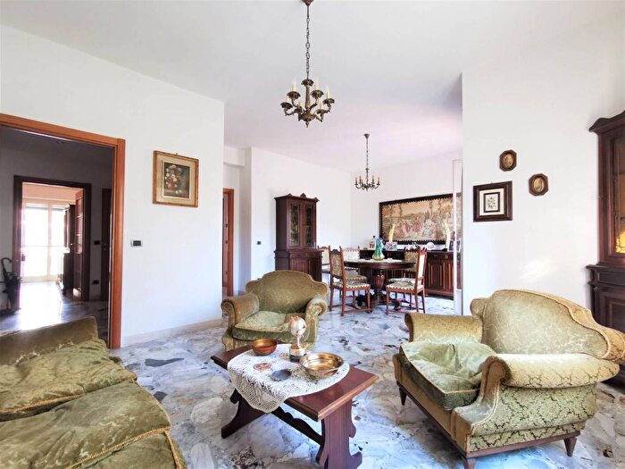 Appartamento con 5 locali in vendita in Via Luigi Settembrini, Corso Trieste, Caserta