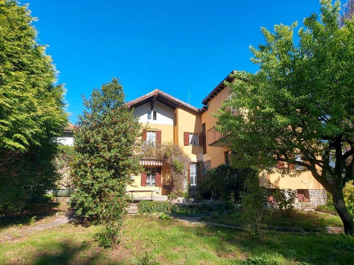 Casa con 6 locali in vendita in Via Dante Alighieri, Marchirolo