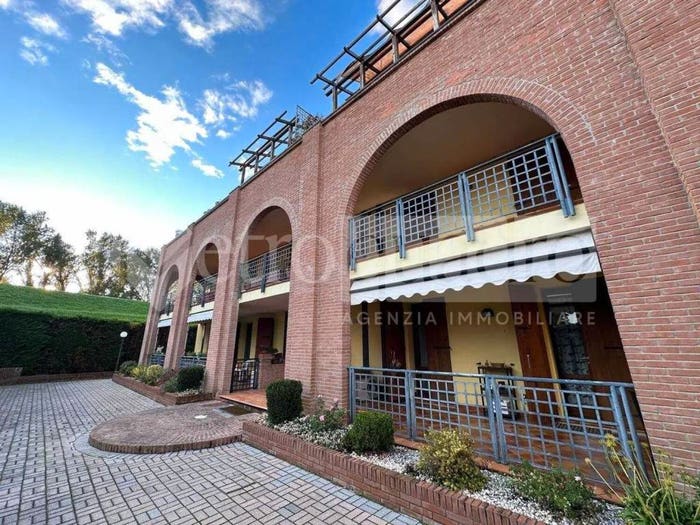 Appartamento quadrilocale in vendita in Via Viazzuolo, Centro, Ostiglia