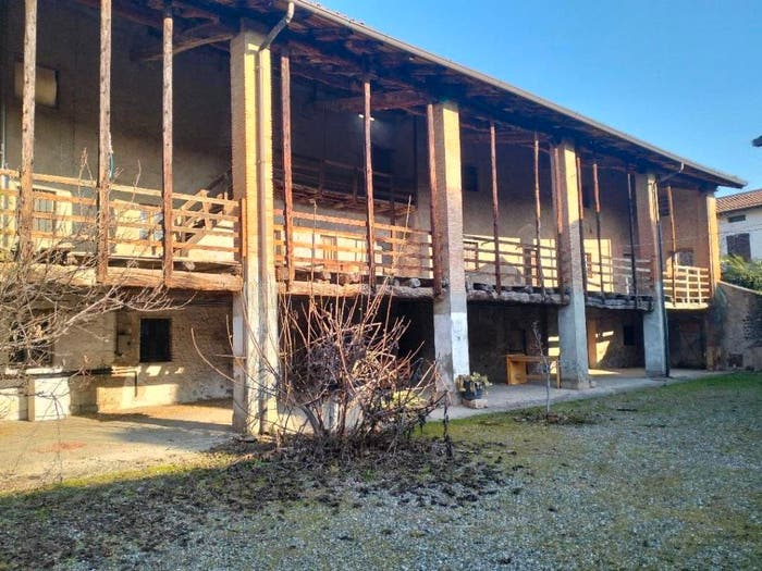 Casa con 6 locali in vendita in Curno