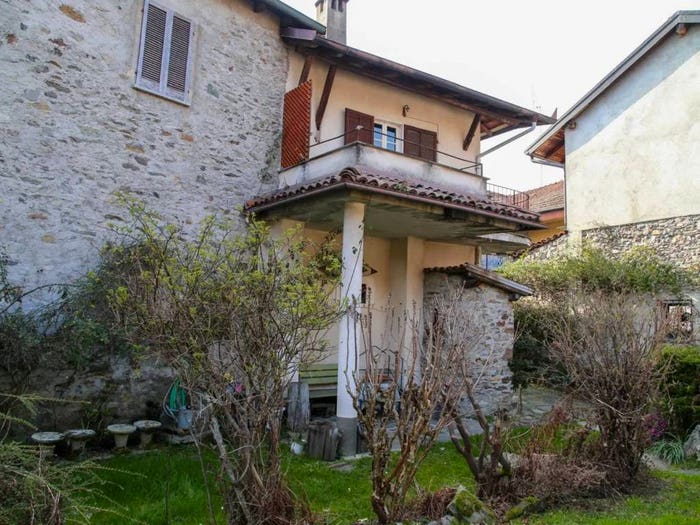 Casa con 6 locali in vendita in Via Asilo Scapardini, Centro, Miasino