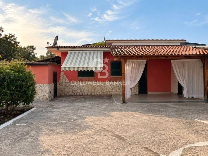 Casa quadrilocale in vendita in Contrada Calvi, Itri