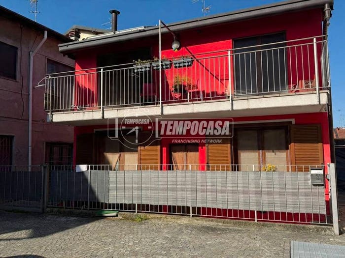 Casa bilocale in vendita in Vicolo Vittoria, Lazzate
