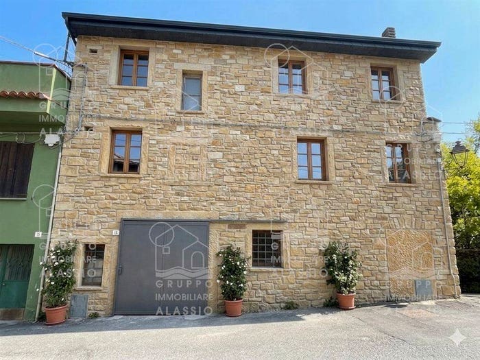 Casa quadrilocale in vendita in Borgata Ponte Garlenda SV Italia, Villafranca, Garlenda