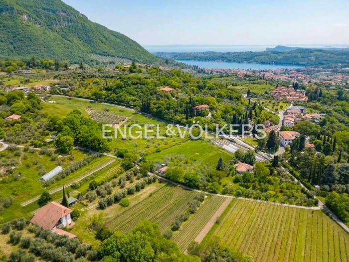Casa con 6 locali in vendita in Via Caribbio, Roè Volciano
