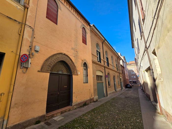 Casa con 6 locali in vendita in Via Gusmaria, Centro Storico, Ferrara
