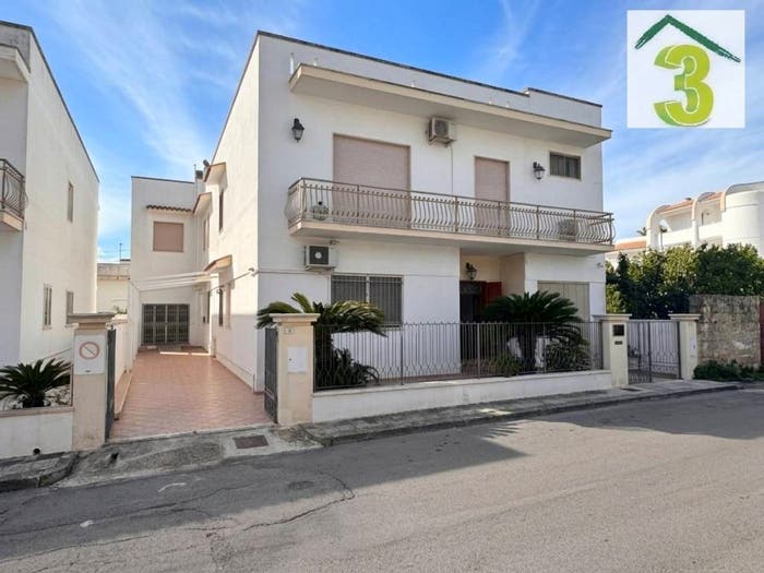 Appartamento con 6 locali in vendita in Via Gianbattista Morgagni, Centro, Tricase