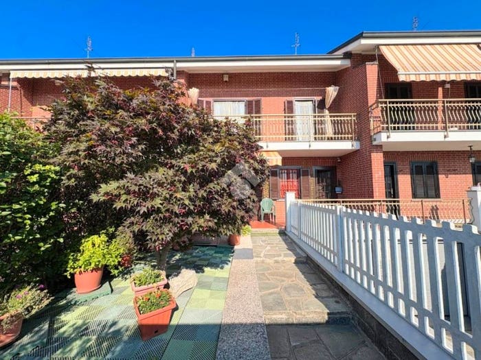 Casa con 6 locali in vendita in Via Bellini, Centro, La Loggia