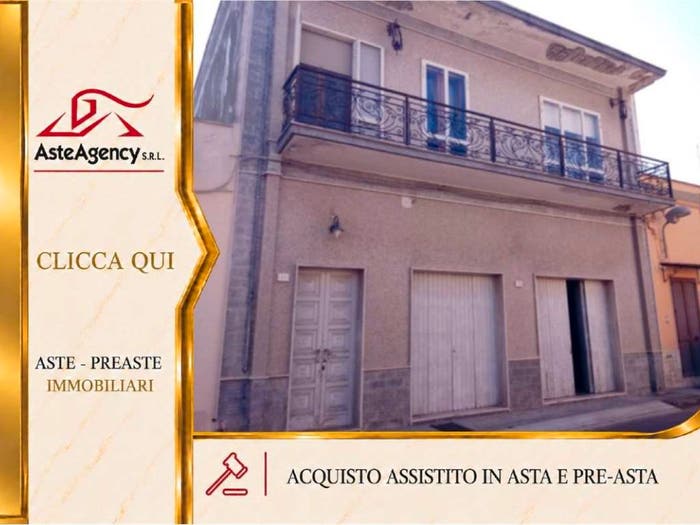 Appartamento con 6 locali in vendita in Via Fratelli Cairoli, Squinzano