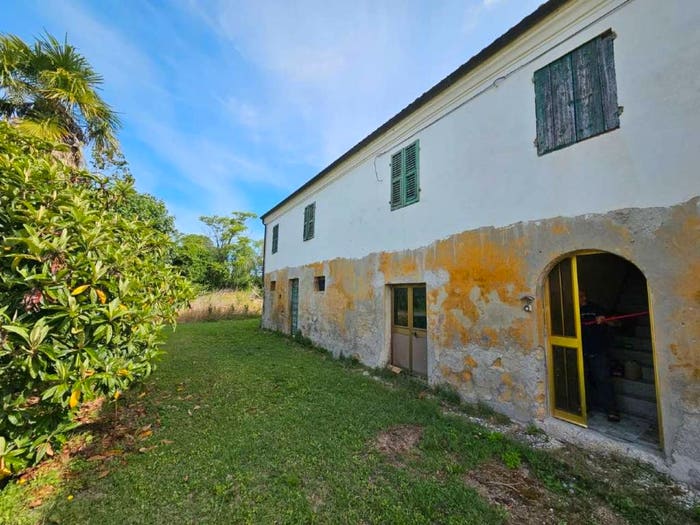 Casa con 6 locali in vendita in Camerano