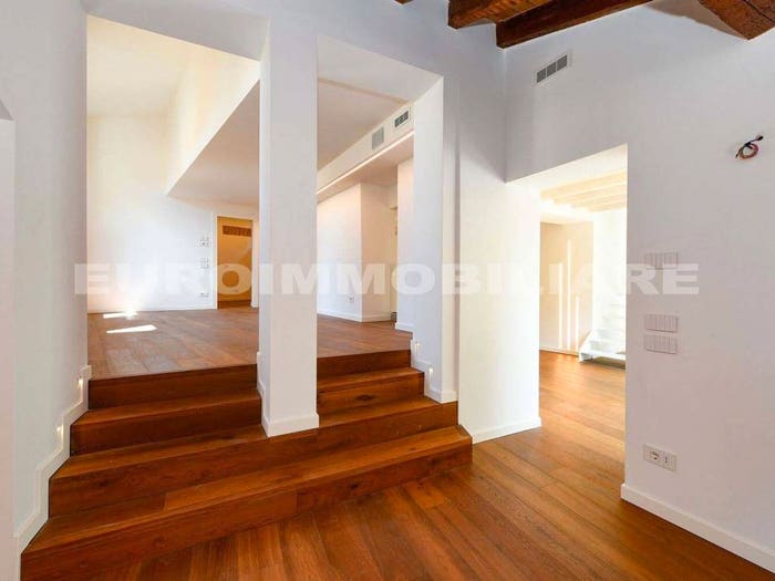 Appartamento quadrilocale in vendita in via Dante, Loggia Garibaldi, Brescia