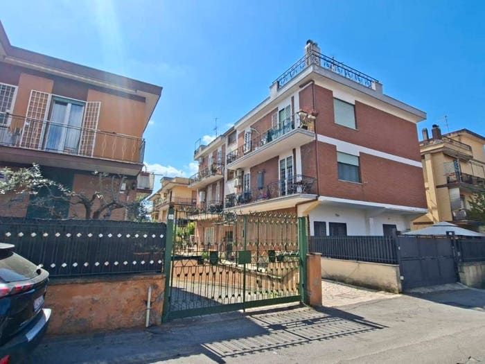 Appartamento trilocale in vendita in Via Lercara Friddi, Borghesiana, Roma