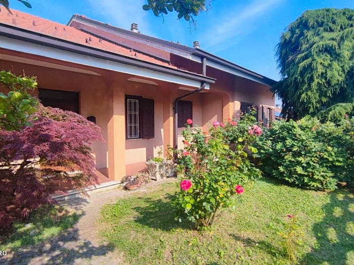 Casa con 6 locali in vendita in Via San Rocco, Centro, Rodello