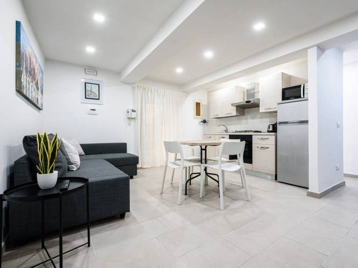 Appartamento bilocale in affitto in Via Pignatelli a San Giovanni Maggiore, Centro Storico, Napoli