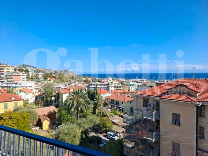 Appartamento quadrilocale in vendita in Via Val Del Ponte SNC, Ospedale, Sanremo