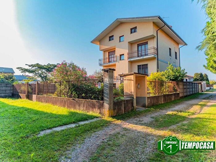 Appartamento con 5 locali in vendita in Via per Pogliano, Centro, Arluno